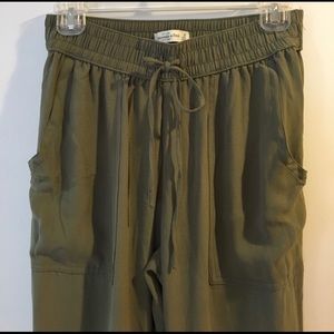 American Eagle Olive Green Jogger Pants Small NWOT